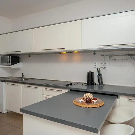 Livia Apartment *