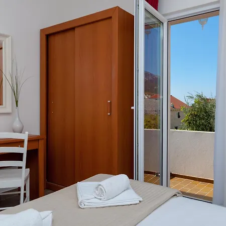 Livia Apartment *