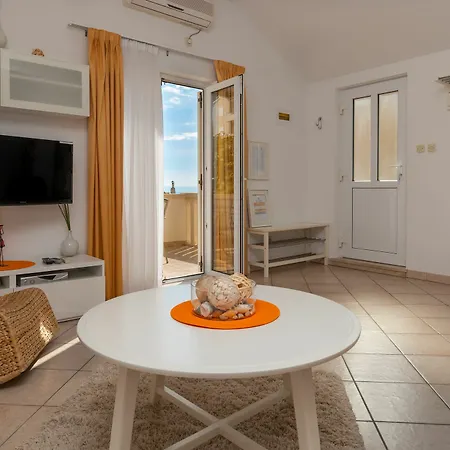 Apartment Livia Bol