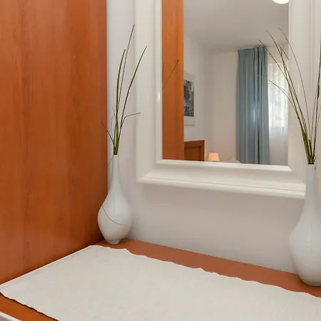 Livia Apartment Bol