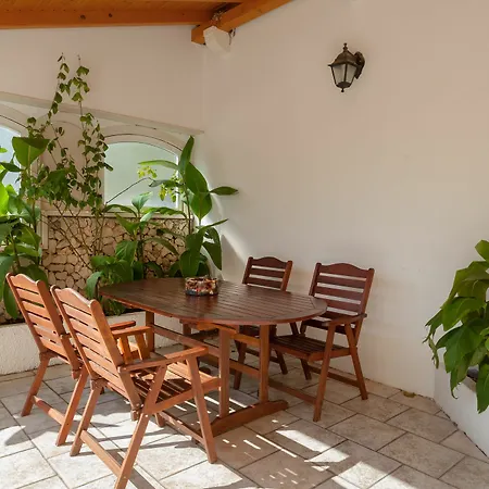 Livia Apartment *