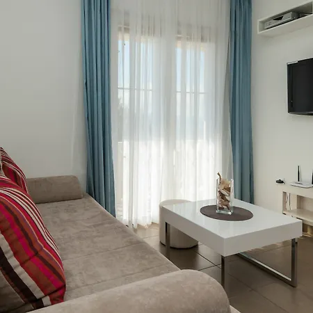 Apartment Livia Bol